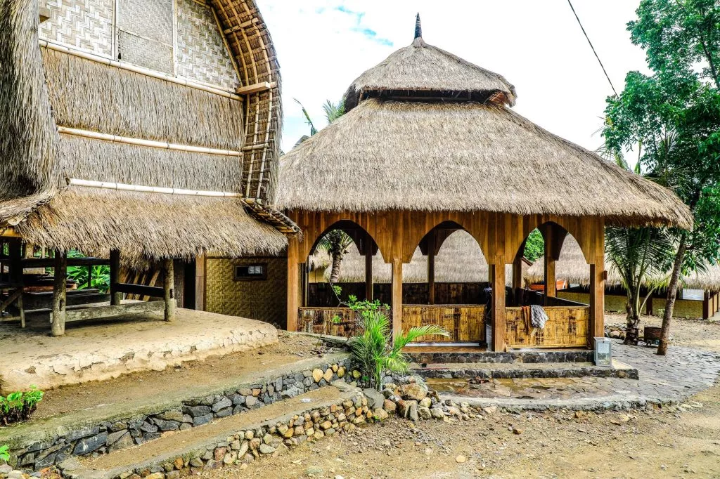 rural-huts-in-the-sasak-village-ende-in-lombok-indonesia-1024x682.jpg